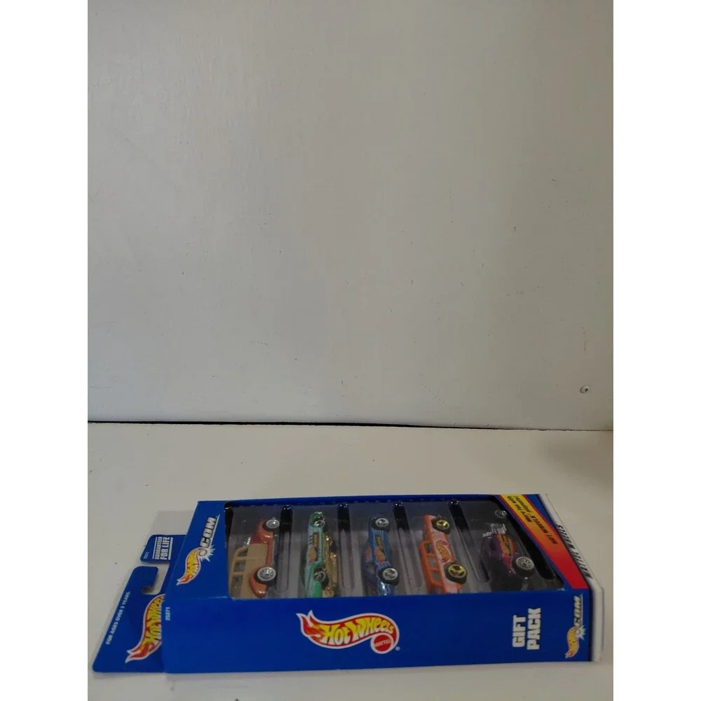 NIP Hot Wheels.com 1:64 Die Cast Gift Pack (Woodie Chevy Nomad Impala Hot Rod)